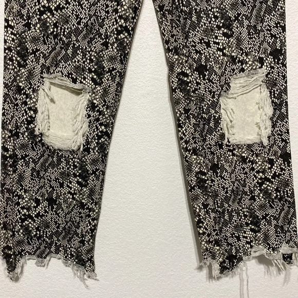 We The Free NWT Gator Skin Print Jean - Picture 4 of 13
